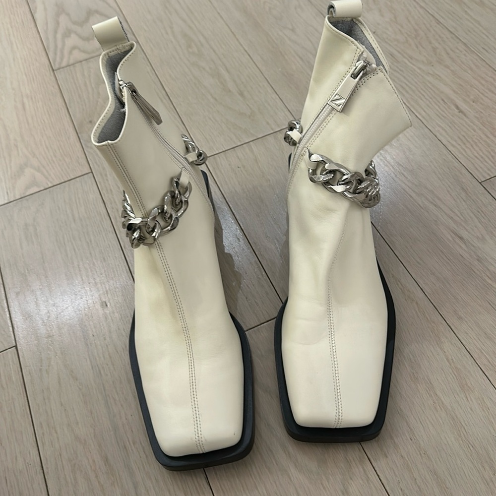 White boots w silver chain
